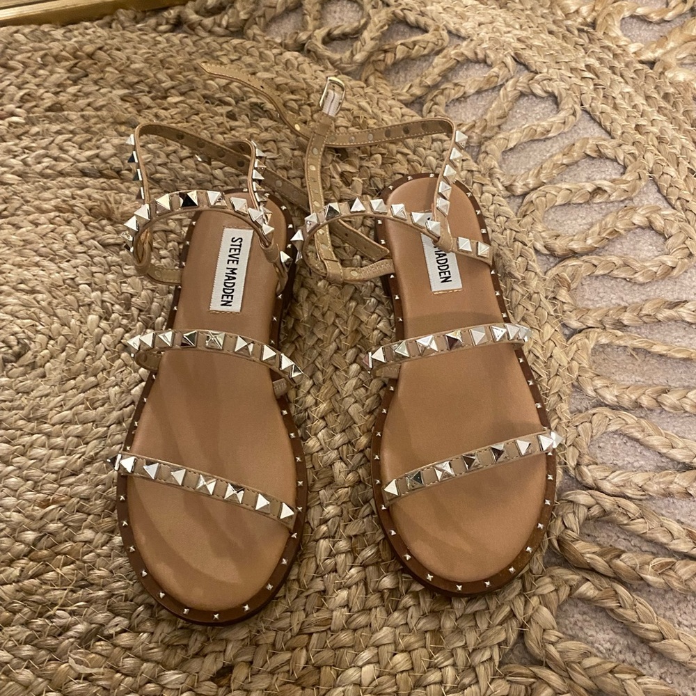 BRAND NEW Steve Madden sandals!